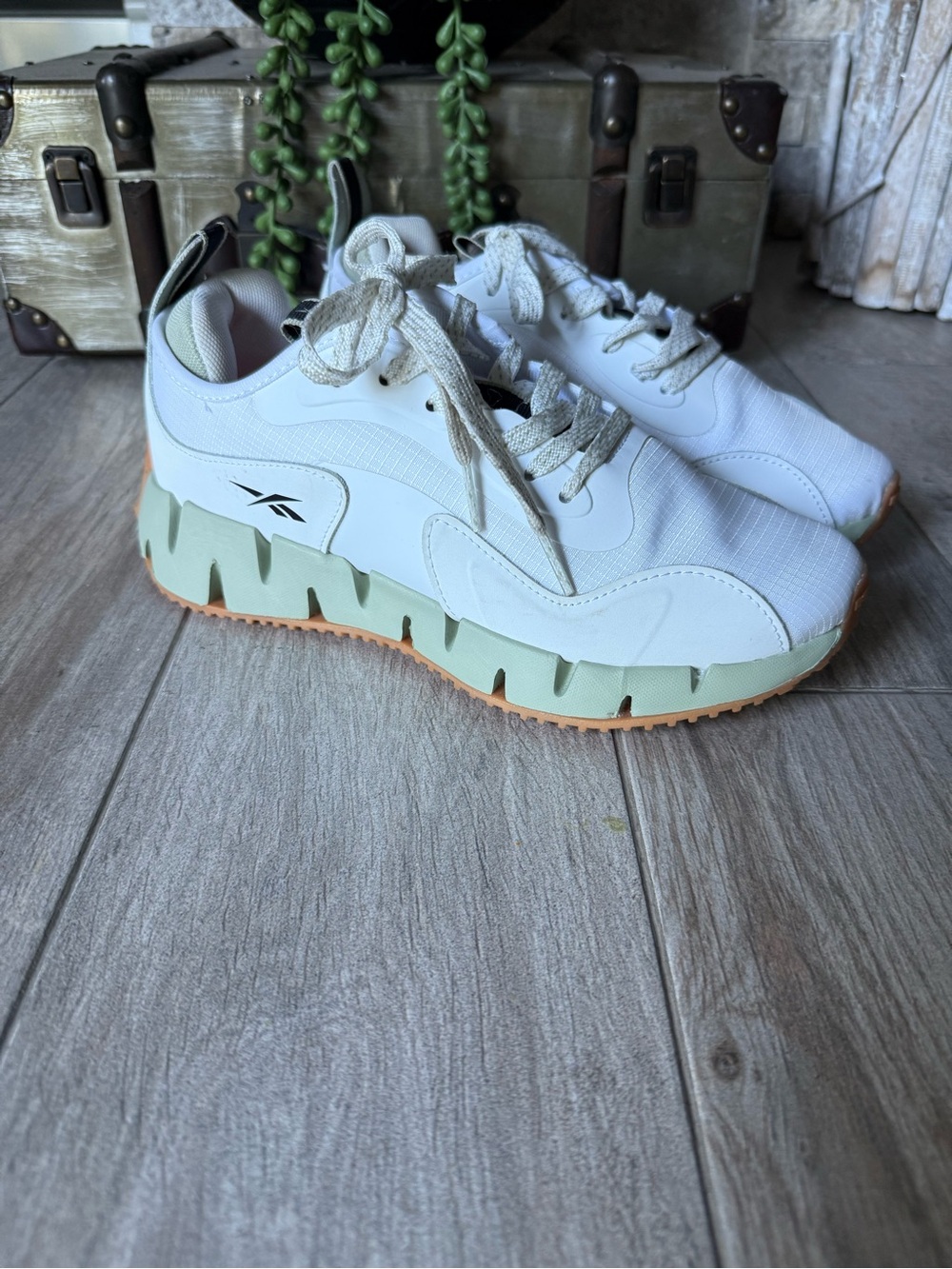 Reebok Zig Dynamica G White and Green Sneakers like new never used